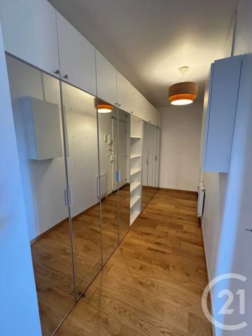 Appartement 2 Pièces à vendre  2 pièces - 61 m 2   FONTAINEBLEAU  - 77