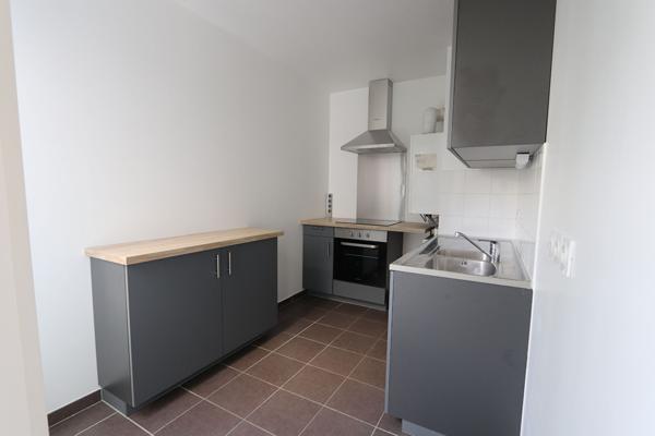 ORLEANS - PROCHE GARE - Appartement  3 pièces 57 m2 - entièrement repeint + cuisine neuve