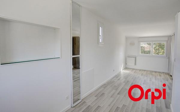 Maison à vendre    5 pièces •  Cailloux-sur-Fontaines