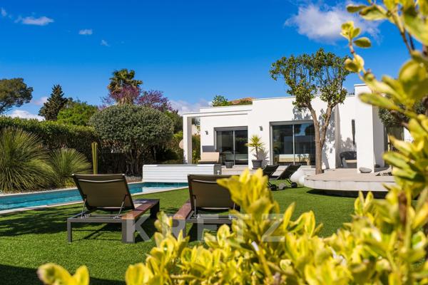 Prestigieuse villa d'architecte en bord de mer