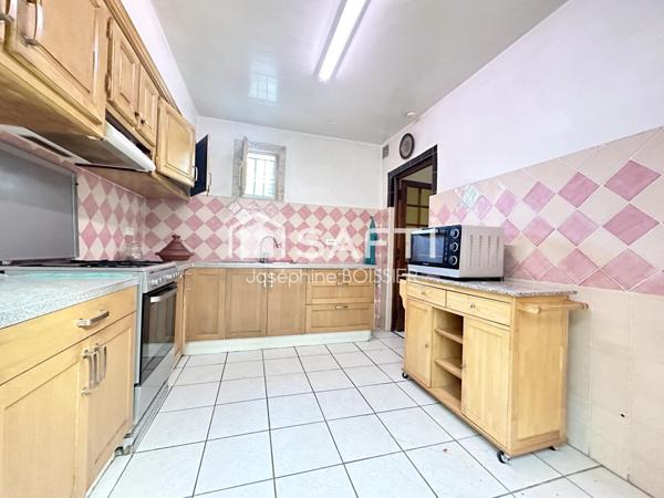 A VISITER SUR AVIGNON, MAISON DE 90 M² AVEC SON ANNEXE 60 M² ET PAVILLON 61 M²