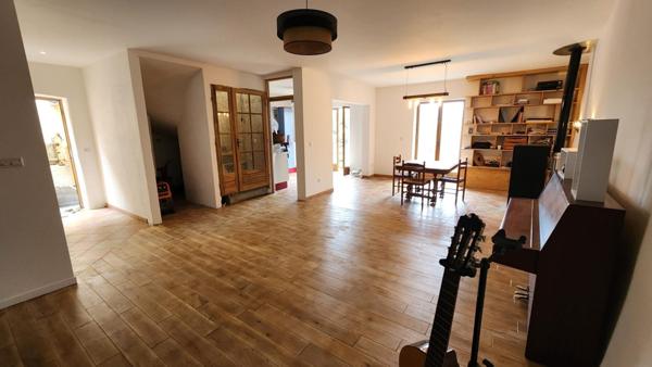 De retour à la vente, maison de caractère au cœur du village