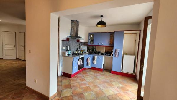 De retour à la vente, maison de caractère au cœur du village