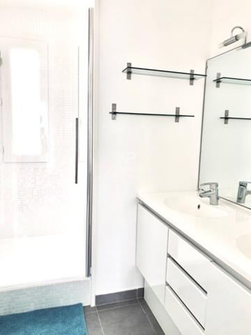 Maison 6 pièce(s) meublé- Saint-Nom-La-Bretèche Loyer 2 400 €/mois **  - Référence  18957