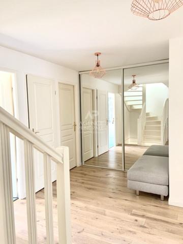Maison 6 pièce(s) meublé- Saint-Nom-La-Bretèche Loyer 2 400 €/mois **  - Référence  18957