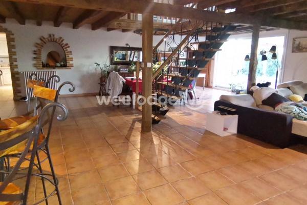 Maison à vendre 9 pièces de 283 m² à Saint-Agnant-de-Versillat