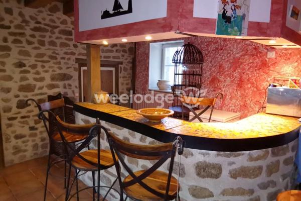 Maison à vendre 9 pièces de 283 m² à Saint-Agnant-de-Versillat