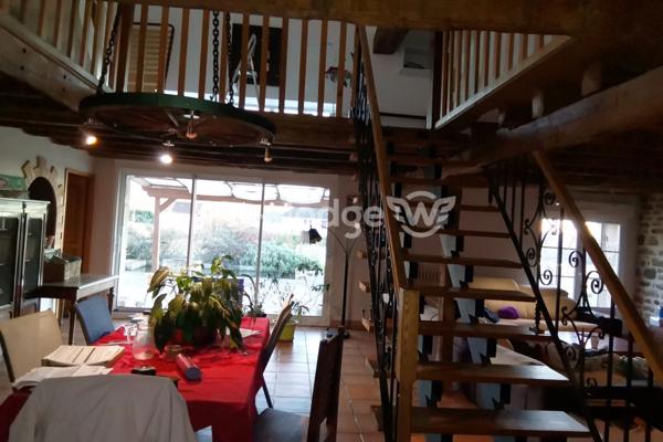 Maison à vendre 9 pièces de 283 m² à Saint-Agnant-de-Versillat