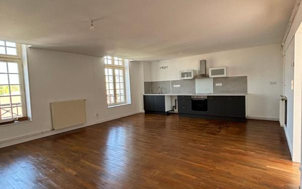 Appartement à louer    3 pièces • 94 m2 La Fère