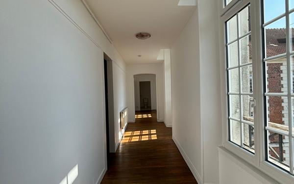 Appartement à louer    3 pièces • 94 m2 La Fère