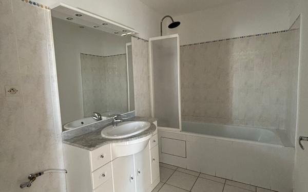 Appartement à louer    3 pièces • 94 m2 La Fère