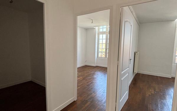 Appartement à louer    3 pièces • 94 m2 La Fère