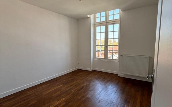 Appartement à louer    3 pièces • 94 m2 La Fère