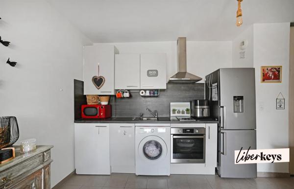 Nîmes- Quartier HOCHE- magnifique et récent T2, terrasse et parking. 