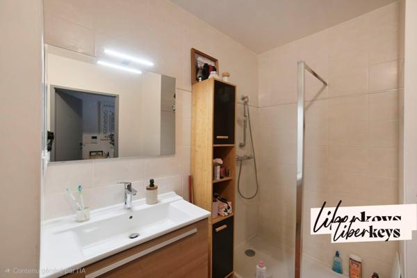 Nîmes- Quartier HOCHE- magnifique et récent T2, terrasse et parking. 