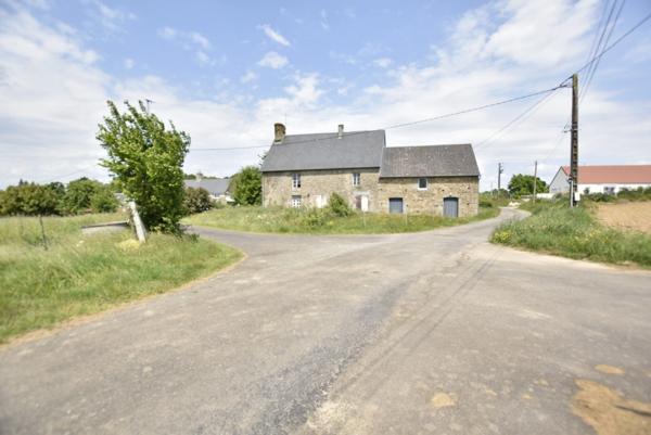 Maison en pierre à rénover – Fort potentiel d’environ 200 m² – Saint-Brice-de-Landelles 50 Normandie