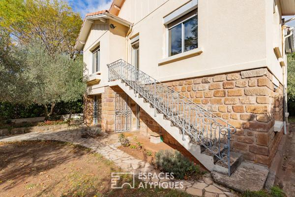 Maison de caractère avec volumes généreux et potentiel à Alet-les-Bains