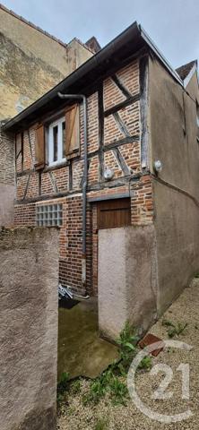 Immeuble à vendre  370 m 2   LOUHANS CHATEAURENAUD  - 71