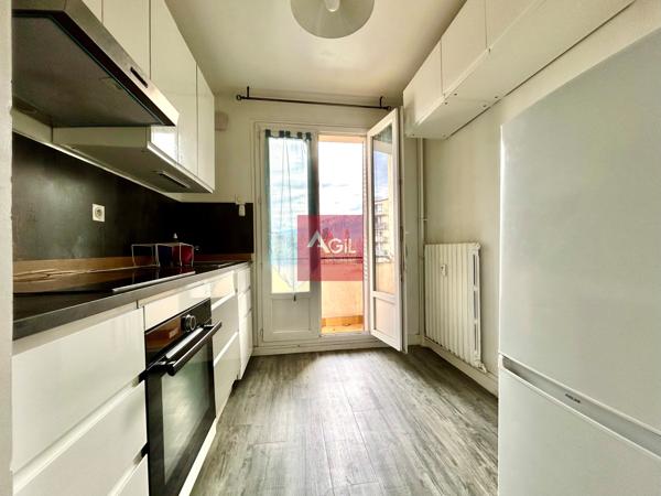GRENOBLE - 57 rue Léon Jouhaux - T4 au premier étage avec balcon.