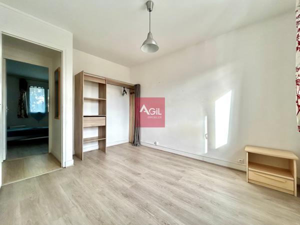 GRENOBLE - 57 rue Léon Jouhaux - T4 au premier étage avec balcon.