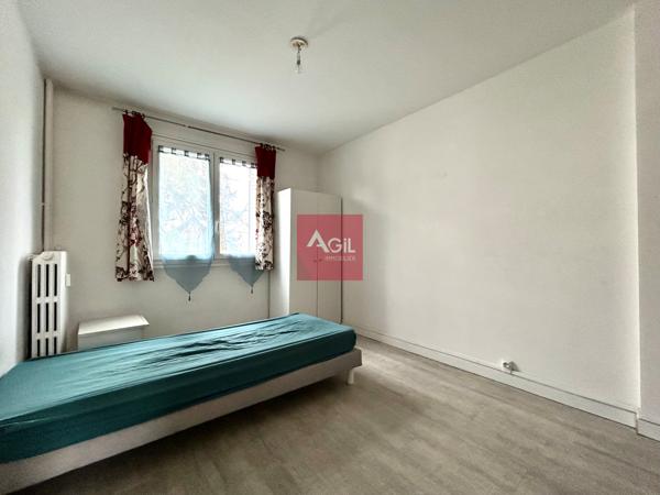 GRENOBLE - 57 rue Léon Jouhaux - T4 au premier étage avec balcon.