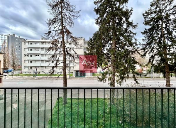 GRENOBLE - 57 rue Léon Jouhaux - T4 au premier étage avec balcon.