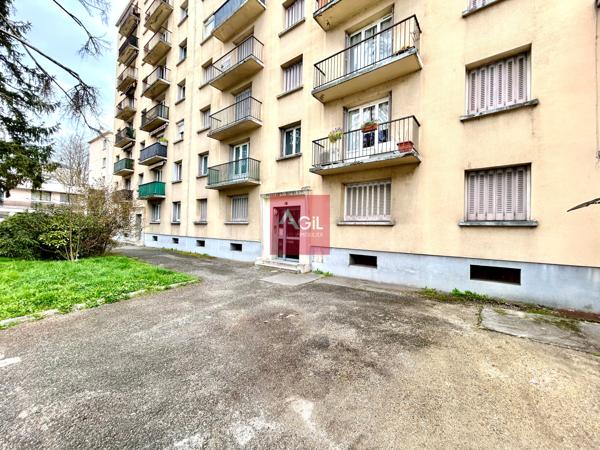 GRENOBLE - 57 rue Léon Jouhaux - T4 au premier étage avec balcon.