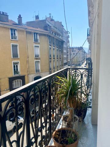 Appartement 5 pièce(s) 3 chambre(s) 140 m²