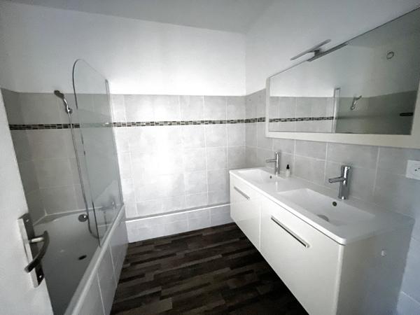 Appartement
                                                                                                                                                                                                                                                                                                                        3 pièce(s)                                                                                                                                                                                                          2 chambre(s)                                                                                                                                                                                                          85.9  m²