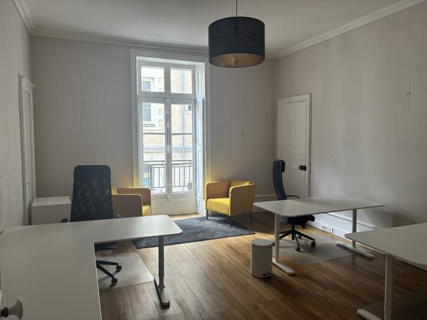 Bureaux à louer à Nantes avec fibre optique et parquet
