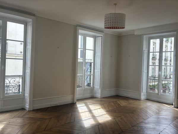 Bureaux à louer à Nantes avec fibre optique et parquet
