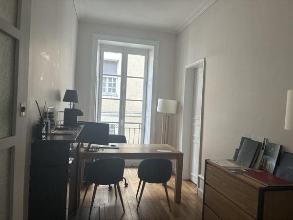 Bureaux à louer à Nantes avec fibre optique et parquet