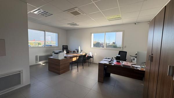 À VENDRE 462 m2 avec possibilité d'extension - Bâtiment mixte bureaux / laboratoire / atelier- ZAC des Guettes