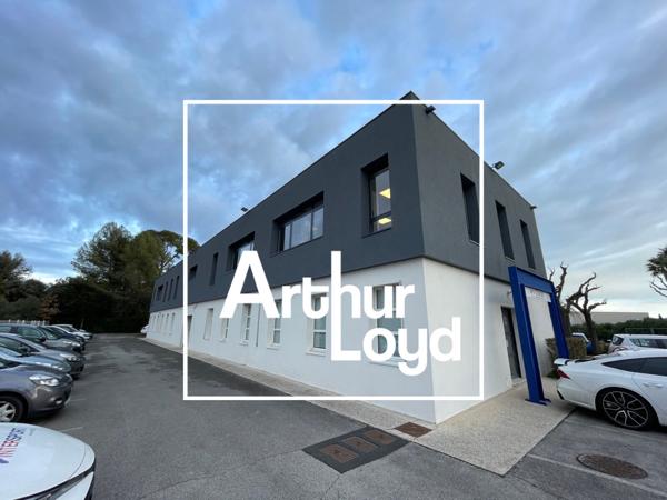 Immeuble indépendant à louer à Mauguio bureaux rénovés de 920 m² avec terrasse