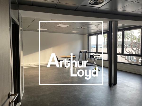 Immeuble indépendant à louer à Mauguio bureaux rénovés de 920 m² avec terrasse