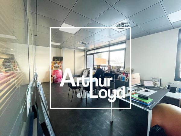 Immeuble indépendant à louer à Mauguio bureaux rénovés de 920 m² avec terrasse