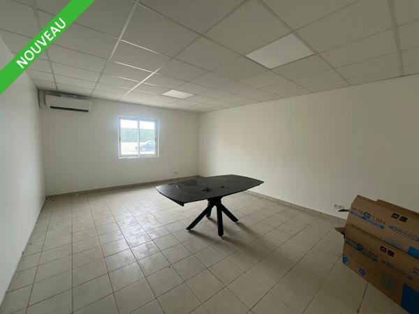 Bureaux à vendre Bourg-les-Valence plain-pied 78 m2, parking et visibilité