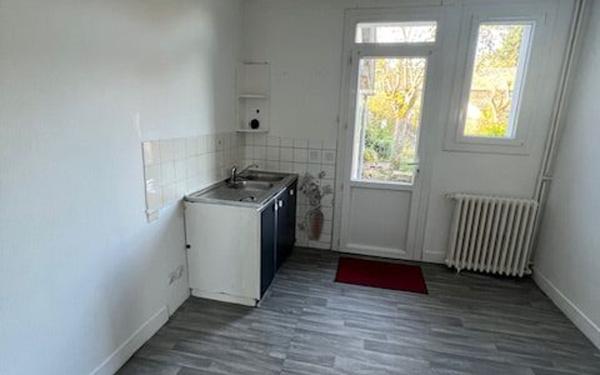 Maison à louer    3 pièces •  Rânes