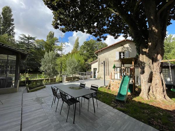 Maison Echire 6 pièce(s) 198.61 m2