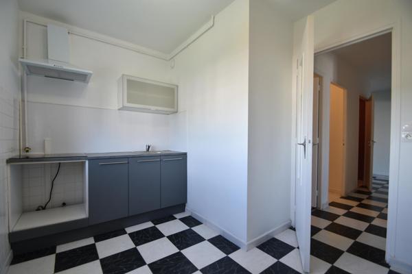Troyes 10000 : 2 pièces lumineux au 7e étage, 48,3 m²