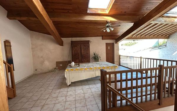 Maison à vendre    6 pièces • 169 m2 Neyron