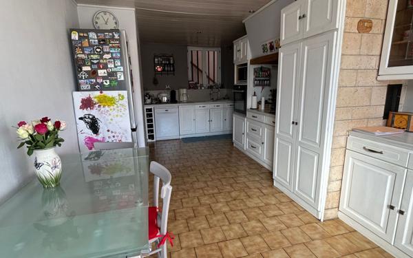 Maison à vendre    6 pièces • 169 m2 Neyron