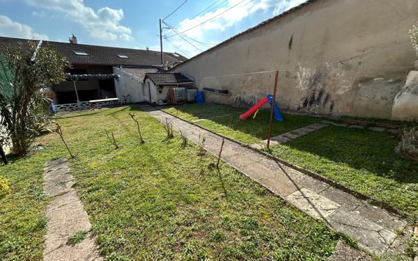 Maison à vendre    6 pièces • 169 m2 Neyron