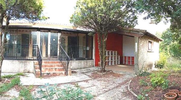 Villa T4 de 102m2 sur 1907de terrain avec 2 garages.