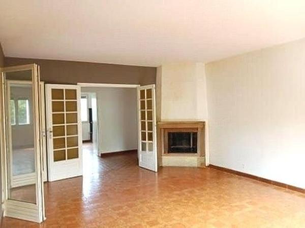 Villa T4 de 102m2 sur 1907de terrain avec 2 garages.