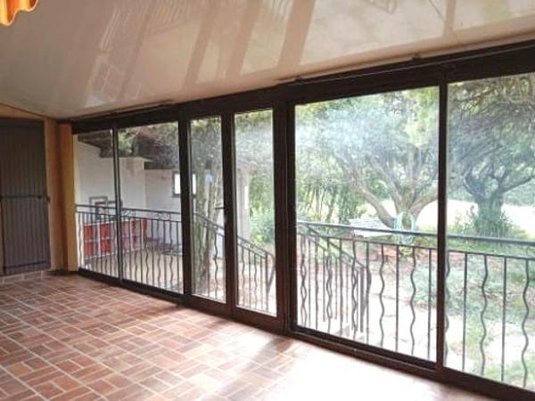 Villa T4 de 102m2 sur 1907de terrain avec 2 garages.