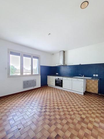 Villa T4 de 102m2 sur 1907de terrain avec 2 garages.