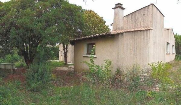 Villa T4 de 102m2 sur 1907de terrain avec 2 garages.