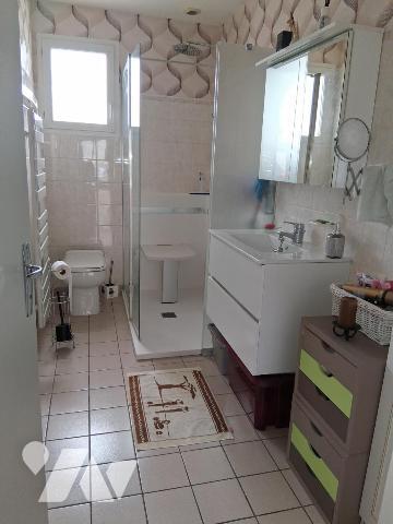 PAVILLON 3 CHAMBRES-BUREAU DE PLAIN-PIED (Garage et Abri de jardin). 