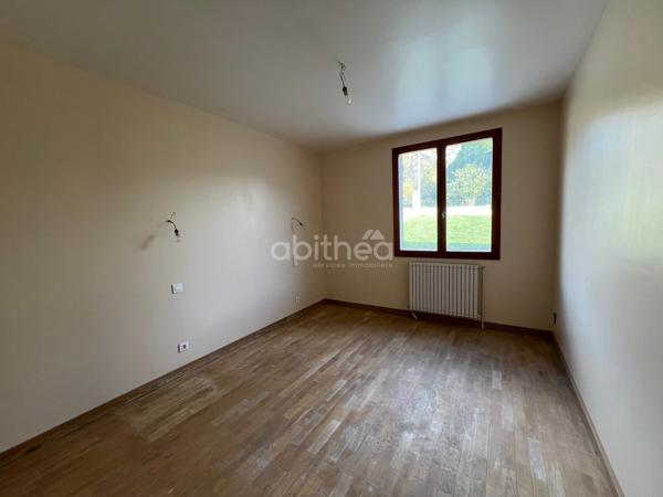 ensemble immobilier (2 maisons avec dépendances)